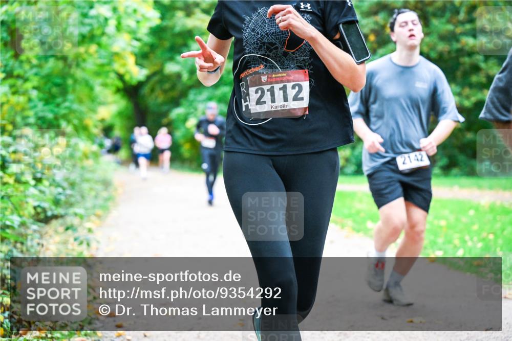 12.10.2025 - Bramfelder Halbmarathon 2025 Dr. Thomas Lammeyer http://msf.ph/oto/9354292 12.10.2025 10:49:48 Laufen 34, 2112, 2142 meine-sportfotos.de