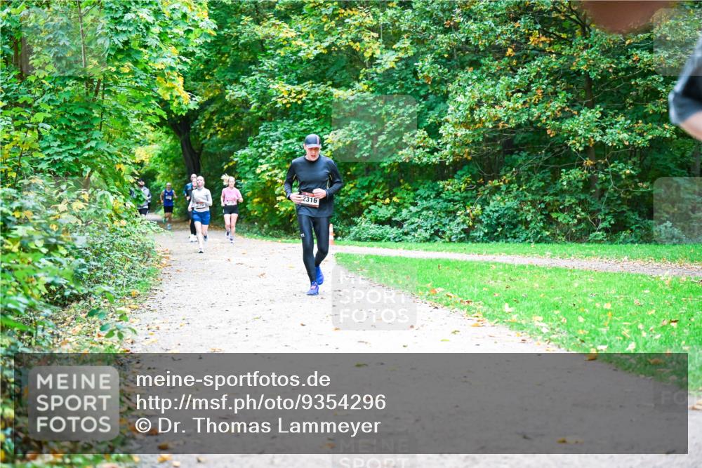 12.10.2025 - Bramfelder Halbmarathon 2025 Dr. Thomas Lammeyer http://msf.ph/oto/9354296 12.10.2025 10:49:49 Laufen 2316, 2172 meine-sportfotos.de