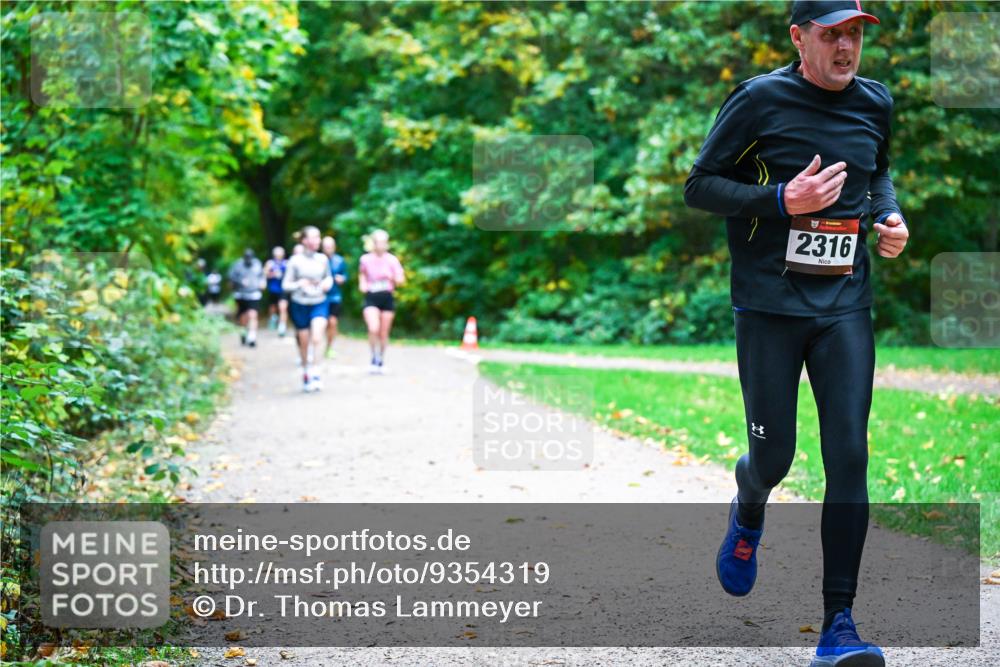 12.10.2025 - Bramfelder Halbmarathon 2025 Dr. Thomas Lammeyer http://msf.ph/oto/9354319 12.10.2025 10:49:52 Laufen 2316 meine-sportfotos.de