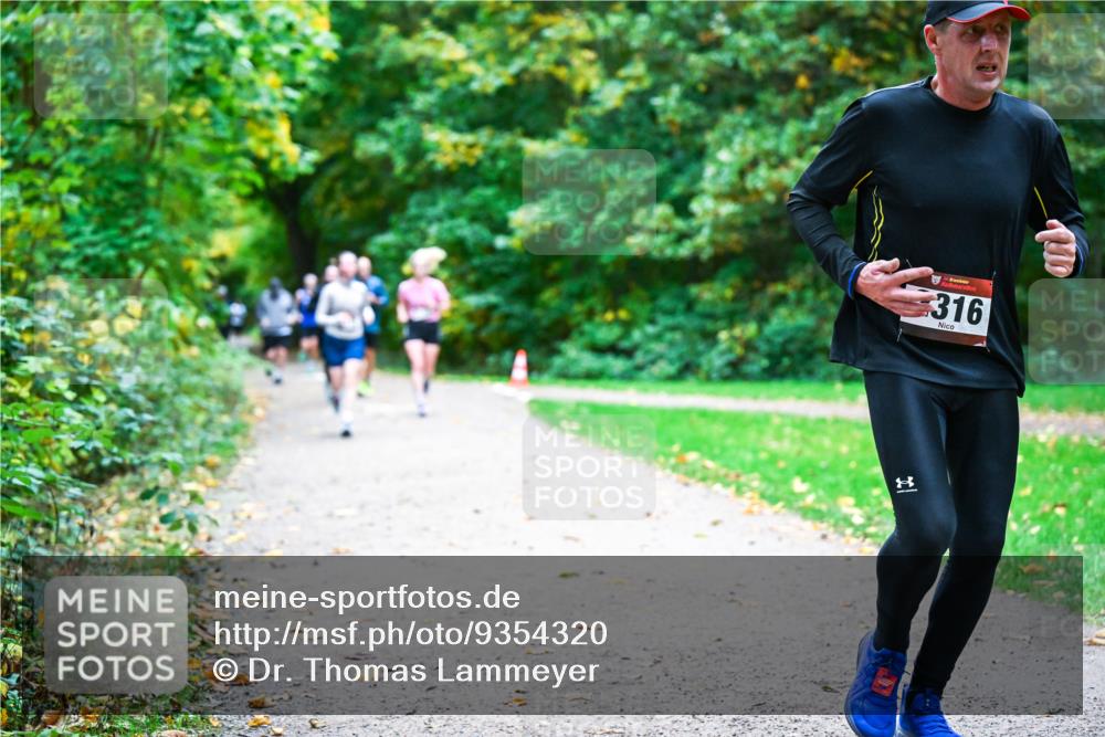 12.10.2025 - Bramfelder Halbmarathon 2025 Dr. Thomas Lammeyer http://msf.ph/oto/9354320 12.10.2025 10:49:52 Laufen 34, 316 meine-sportfotos.de