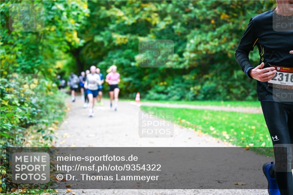 12.10.2025 - Bramfelder Halbmarathon 2025 Dr. Thomas Lammeyer http://msf.ph/oto/9354322 12.10.2025 10:49:52 Laufen 2316 meine-sportfotos.de