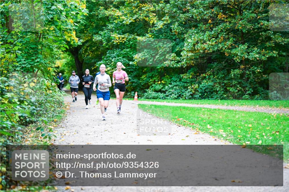 12.10.2025 - Bramfelder Halbmarathon 2025 Dr. Thomas Lammeyer http://msf.ph/oto/9354326 12.10.2025 10:49:53 Laufen 2105, 2172, 2178 meine-sportfotos.de