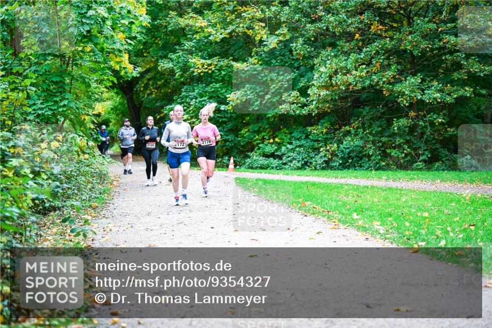 12.10.2025 - Bramfelder Halbmarathon 2025 Dr. Thomas Lammeyer http://msf.ph/oto/9354327 12.10.2025 10:49:53 Laufen 2105, 2105, 2172, 2178 meine-sportfotos.de