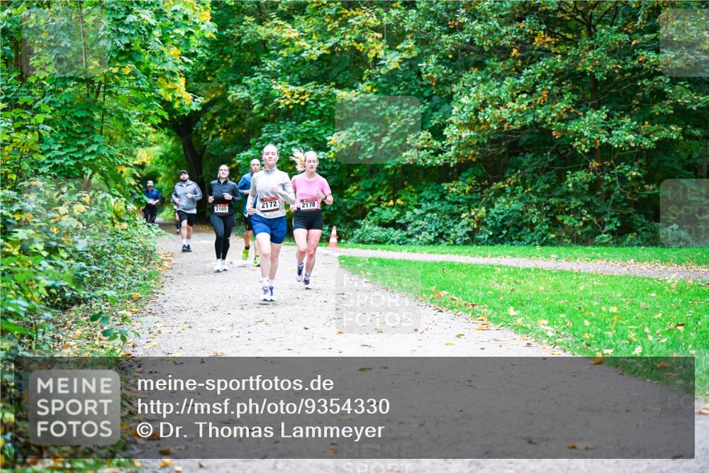 12.10.2025 - Bramfelder Halbmarathon 2025 Dr. Thomas Lammeyer http://msf.ph/oto/9354330 12.10.2025 10:49:54 Laufen 2105, 2172, 2178 meine-sportfotos.de