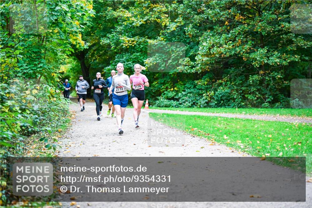 12.10.2025 - Bramfelder Halbmarathon 2025 Dr. Thomas Lammeyer http://msf.ph/oto/9354331 12.10.2025 10:49:54 Laufen 2105, 2172, 2178 meine-sportfotos.de