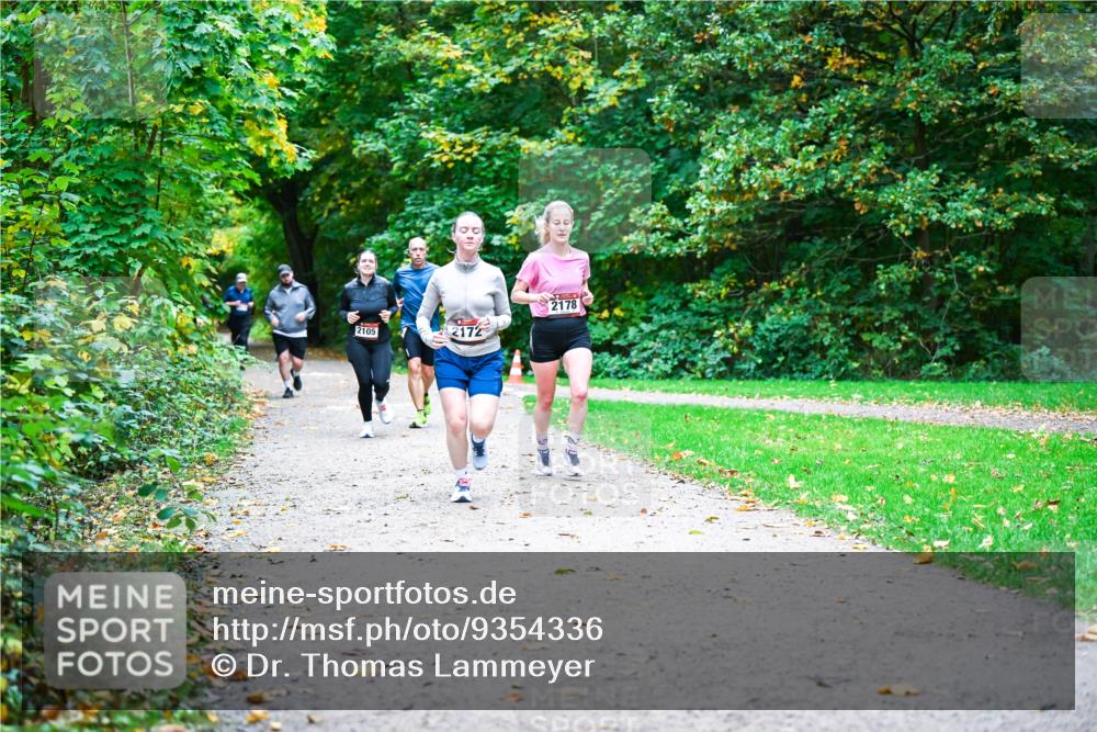 12.10.2025 - Bramfelder Halbmarathon 2025 Dr. Thomas Lammeyer http://msf.ph/oto/9354336 12.10.2025 10:49:55 Laufen 2178, 2105, 2172 meine-sportfotos.de