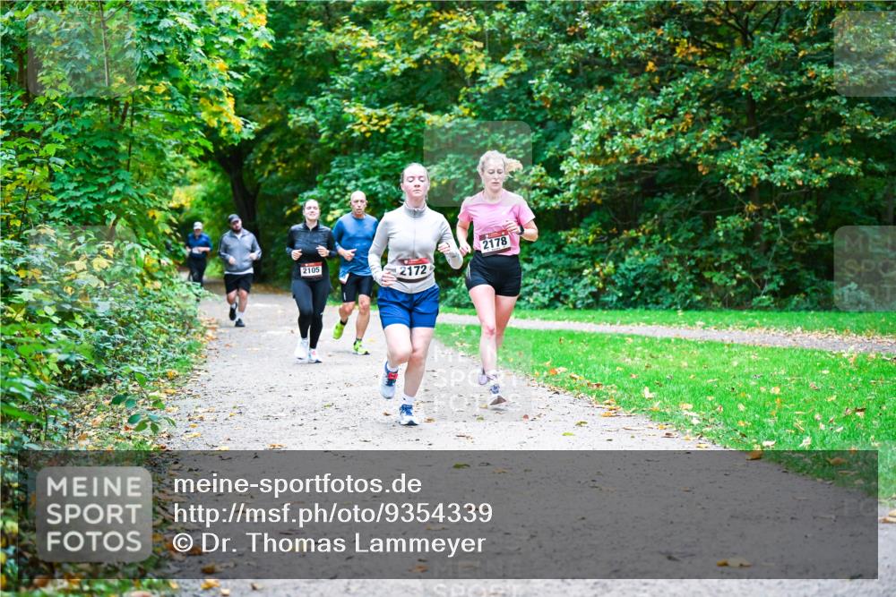 12.10.2025 - Bramfelder Halbmarathon 2025 Dr. Thomas Lammeyer http://msf.ph/oto/9354339 12.10.2025 10:49:55 Laufen 2178, 2105, 2172 meine-sportfotos.de