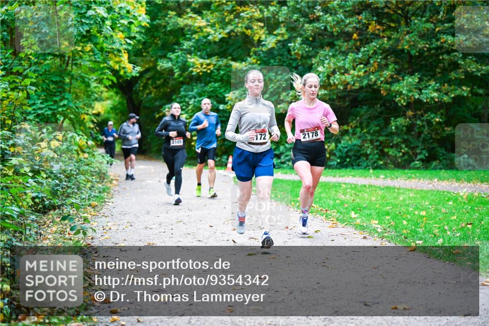 12.10.2025 - Bramfelder Halbmarathon 2025 Dr. Thomas Lammeyer http://msf.ph/oto/9354342 12.10.2025 10:49:56 Laufen 2105, 172, 2178 meine-sportfotos.de