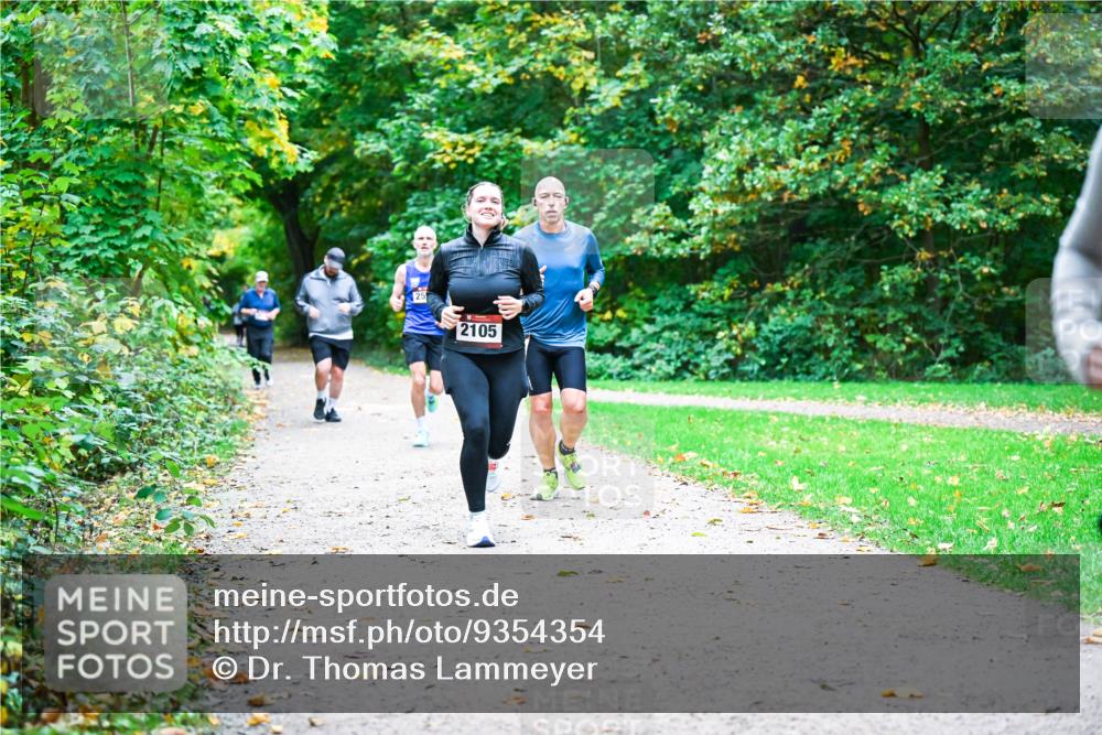 12.10.2025 - Bramfelder Halbmarathon 2025 Dr. Thomas Lammeyer http://msf.ph/oto/9354354 12.10.2025 10:49:58 Laufen 25, 2105 meine-sportfotos.de