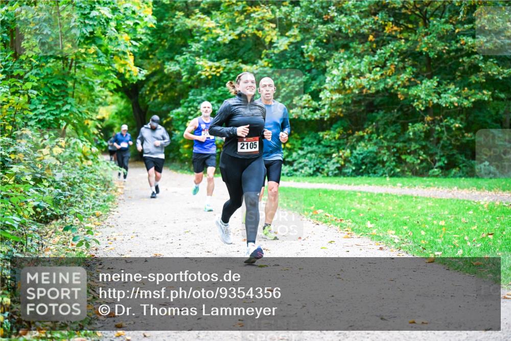12.10.2025 - Bramfelder Halbmarathon 2025 Dr. Thomas Lammeyer http://msf.ph/oto/9354356 12.10.2025 10:49:58 Laufen 2105 meine-sportfotos.de