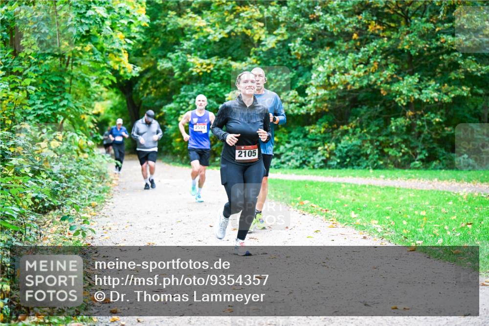 12.10.2025 - Bramfelder Halbmarathon 2025 Dr. Thomas Lammeyer http://msf.ph/oto/9354357 12.10.2025 10:49:58 Laufen 2554, 2105 meine-sportfotos.de