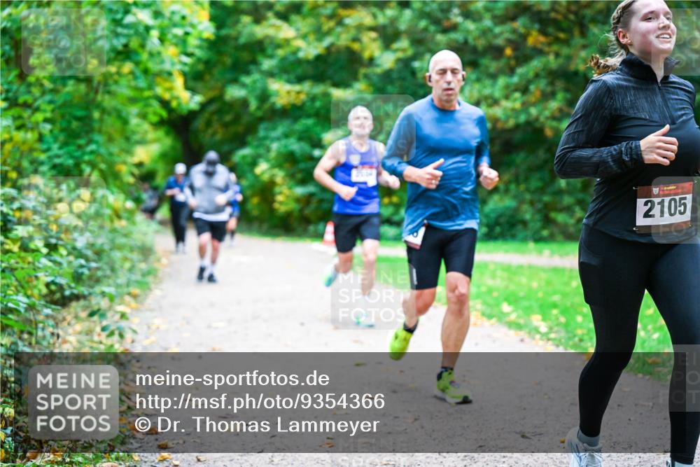 12.10.2025 - Bramfelder Halbmarathon 2025 Dr. Thomas Lammeyer http://msf.ph/oto/9354366 12.10.2025 10:49:59 Laufen 2105 meine-sportfotos.de