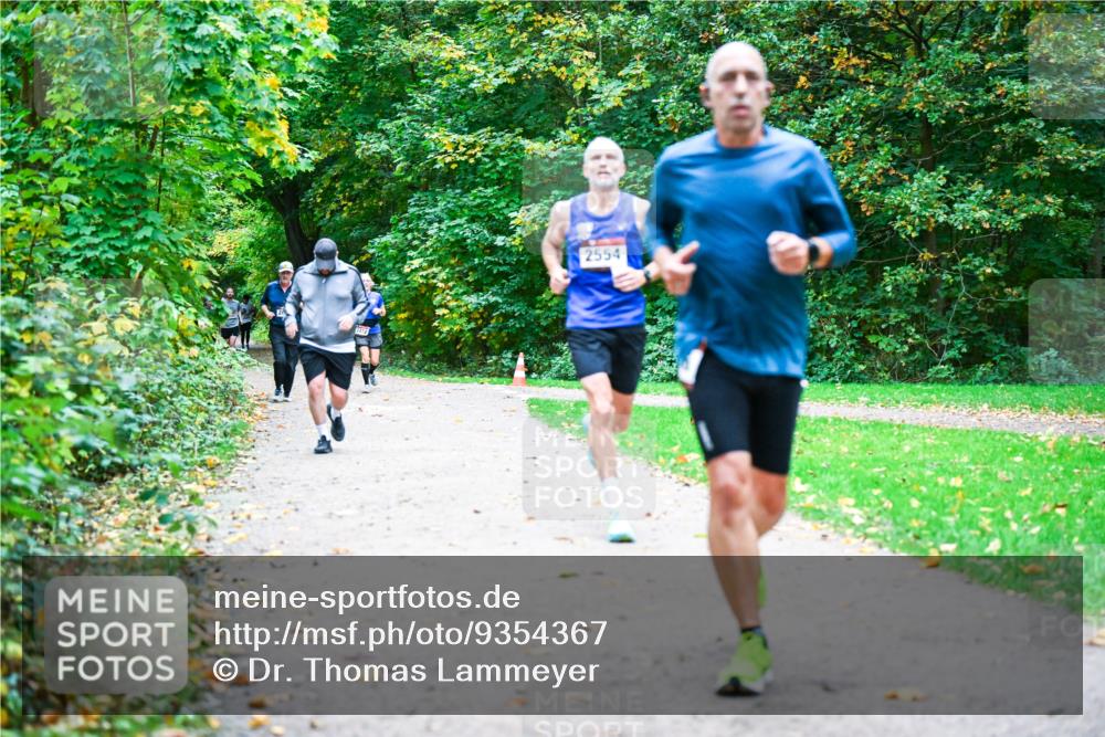 12.10.2025 - Bramfelder Halbmarathon 2025 Dr. Thomas Lammeyer http://msf.ph/oto/9354367 12.10.2025 10:50:00 Laufen 2554 meine-sportfotos.de