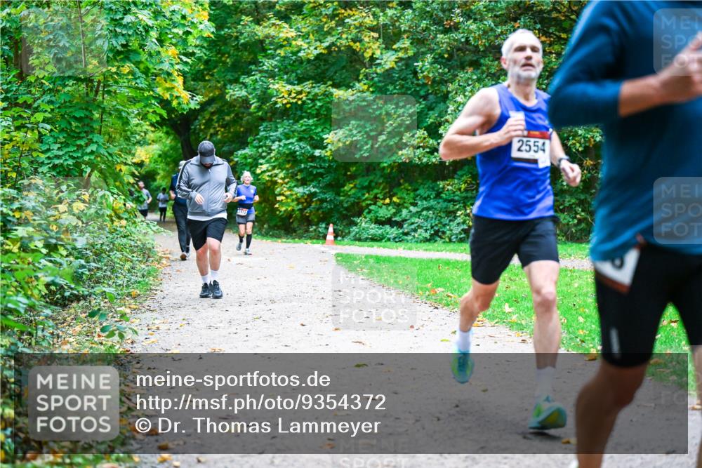 12.10.2025 - Bramfelder Halbmarathon 2025 Dr. Thomas Lammeyer http://msf.ph/oto/9354372 12.10.2025 10:50:01 Laufen 2554 meine-sportfotos.de