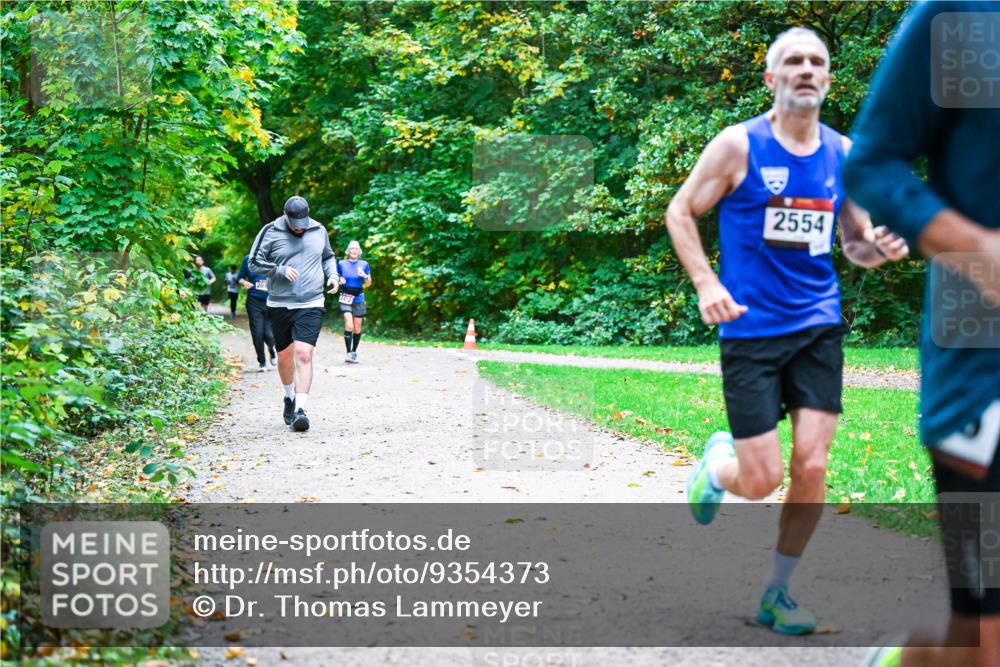 12.10.2025 - Bramfelder Halbmarathon 2025 Dr. Thomas Lammeyer http://msf.ph/oto/9354373 12.10.2025 10:50:01 Laufen 2472, 2554 meine-sportfotos.de