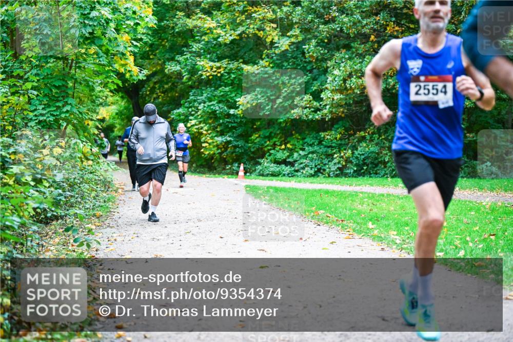 12.10.2025 - Bramfelder Halbmarathon 2025 Dr. Thomas Lammeyer http://msf.ph/oto/9354374 12.10.2025 10:50:01 Laufen 2554 meine-sportfotos.de