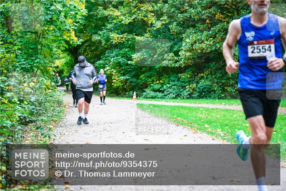12.10.2025 - Bramfelder Halbmarathon 2025 Dr. Thomas Lammeyer http://msf.ph/oto/9354375 12.10.2025 10:50:01 Laufen 2554 meine-sportfotos.de