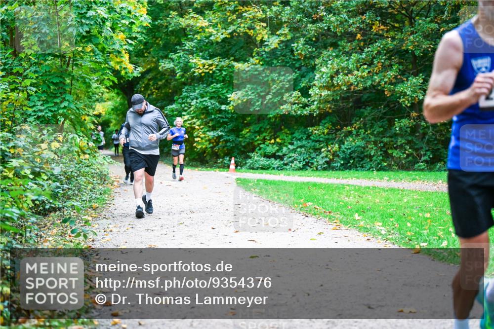 12.10.2025 - Bramfelder Halbmarathon 2025 Dr. Thomas Lammeyer http://msf.ph/oto/9354376 12.10.2025 10:50:01 Laufen 2472 meine-sportfotos.de