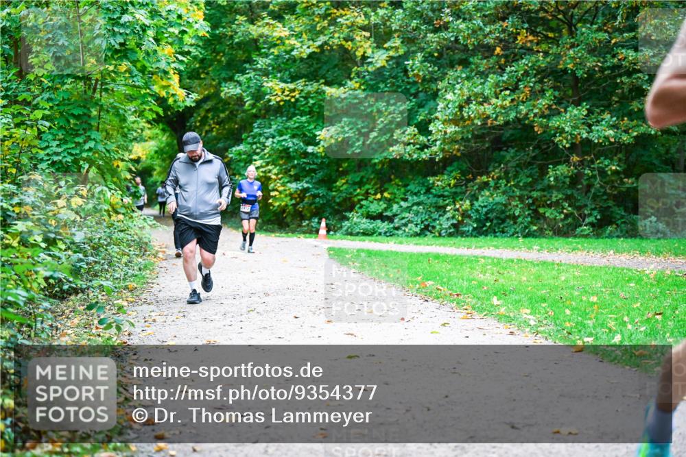 12.10.2025 - Bramfelder Halbmarathon 2025 Dr. Thomas Lammeyer http://msf.ph/oto/9354377 12.10.2025 10:50:01 Laufen 2472 meine-sportfotos.de