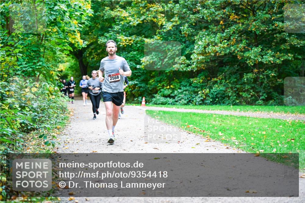 12.10.2025 - Bramfelder Halbmarathon 2025 Dr. Thomas Lammeyer http://msf.ph/oto/9354418 12.10.2025 10:50:12 Laufen 2070, 2568 meine-sportfotos.de