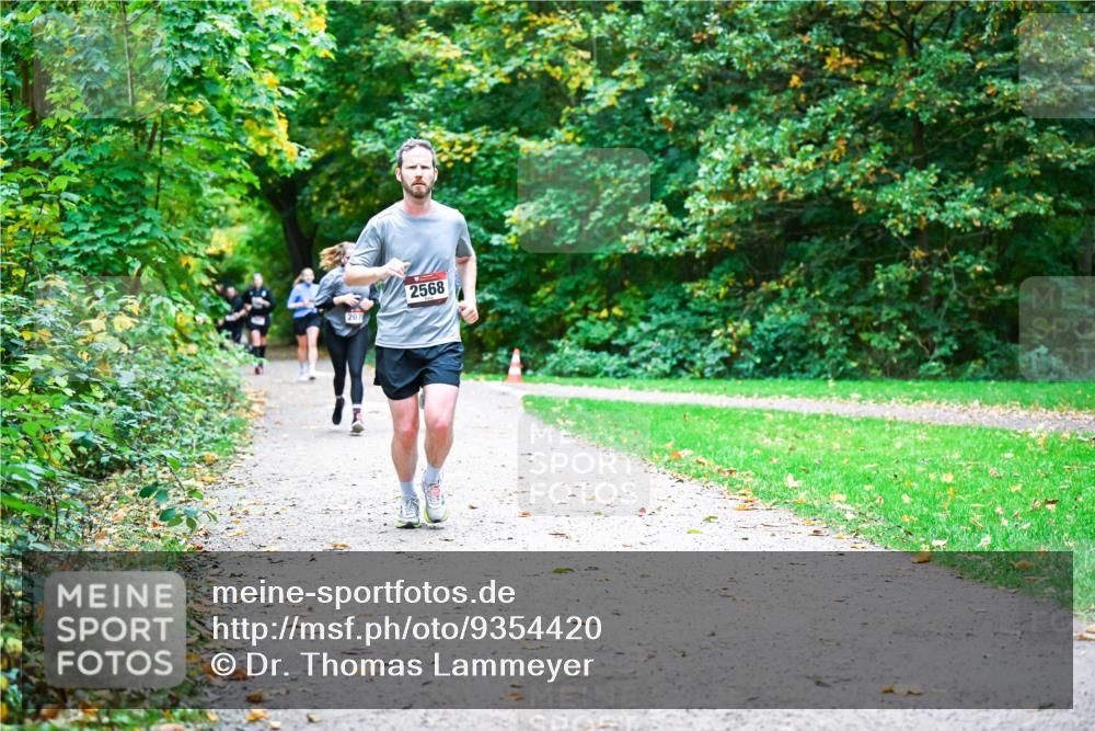 12.10.2025 - Bramfelder Halbmarathon 2025 Dr. Thomas Lammeyer http://msf.ph/oto/9354420 12.10.2025 10:50:13 Laufen 207, 2568 meine-sportfotos.de