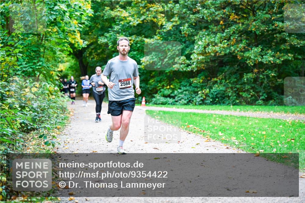 12.10.2025 - Bramfelder Halbmarathon 2025 Dr. Thomas Lammeyer http://msf.ph/oto/9354422 12.10.2025 10:50:13 Laufen 2070, 2568 meine-sportfotos.de