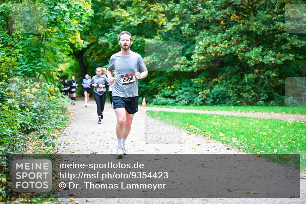 12.10.2025 - Bramfelder Halbmarathon 2025 Dr. Thomas Lammeyer http://msf.ph/oto/9354423 12.10.2025 10:50:13 Laufen 2070, 2568 meine-sportfotos.de