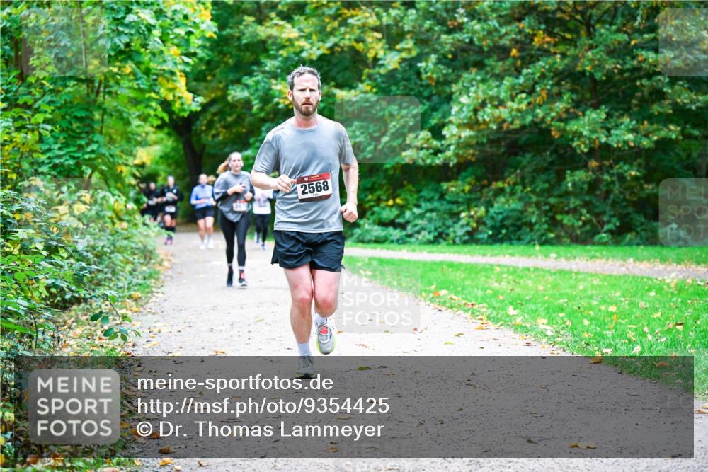 12.10.2025 - Bramfelder Halbmarathon 2025 Dr. Thomas Lammeyer http://msf.ph/oto/9354425 12.10.2025 10:50:13 Laufen 2568 meine-sportfotos.de