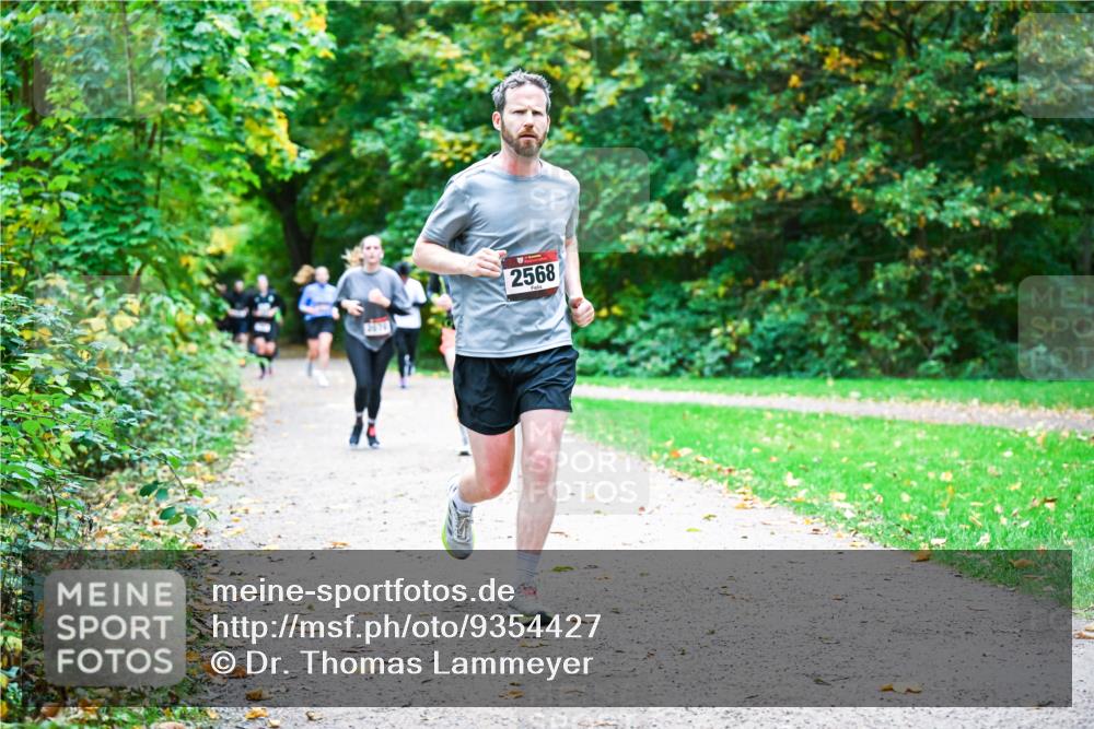 12.10.2025 - Bramfelder Halbmarathon 2025 Dr. Thomas Lammeyer http://msf.ph/oto/9354427 12.10.2025 10:50:14 Laufen 2568 meine-sportfotos.de