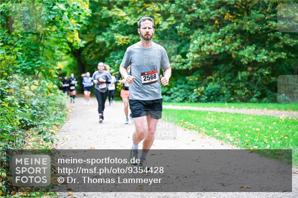 12.10.2025 - Bramfelder Halbmarathon 2025 Dr. Thomas Lammeyer http://msf.ph/oto/9354428 12.10.2025 10:50:14 Laufen 2568 meine-sportfotos.de