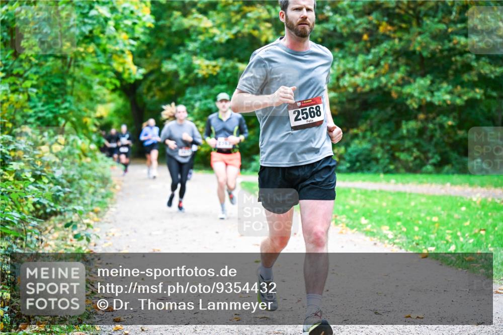12.10.2025 - Bramfelder Halbmarathon 2025 Dr. Thomas Lammeyer http://msf.ph/oto/9354432 12.10.2025 10:50:14 Laufen 2568 meine-sportfotos.de