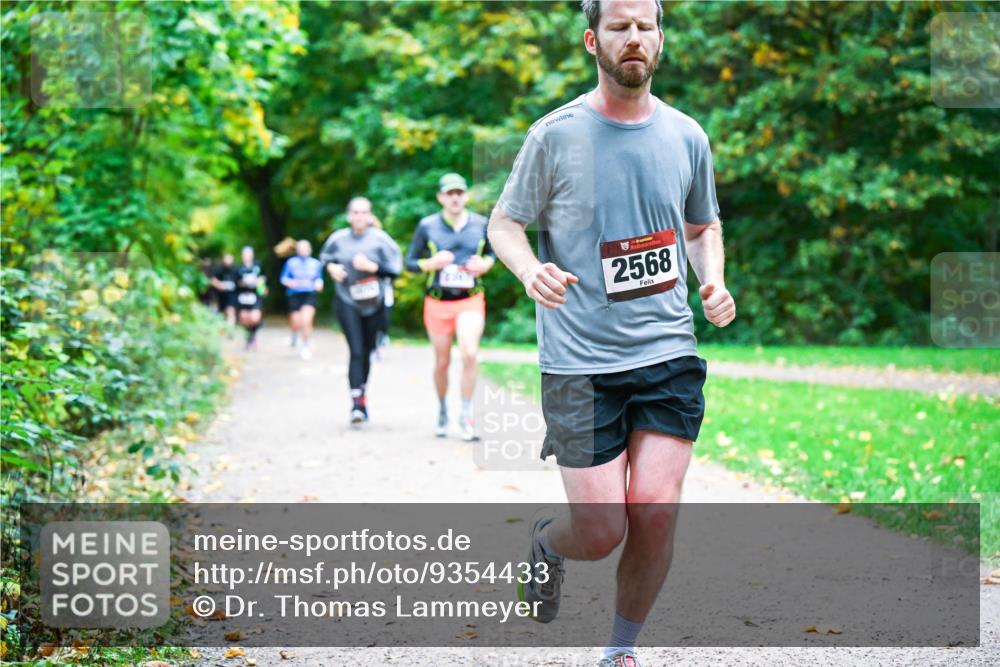 12.10.2025 - Bramfelder Halbmarathon 2025 Dr. Thomas Lammeyer http://msf.ph/oto/9354433 12.10.2025 10:50:14 Laufen 2568 meine-sportfotos.de