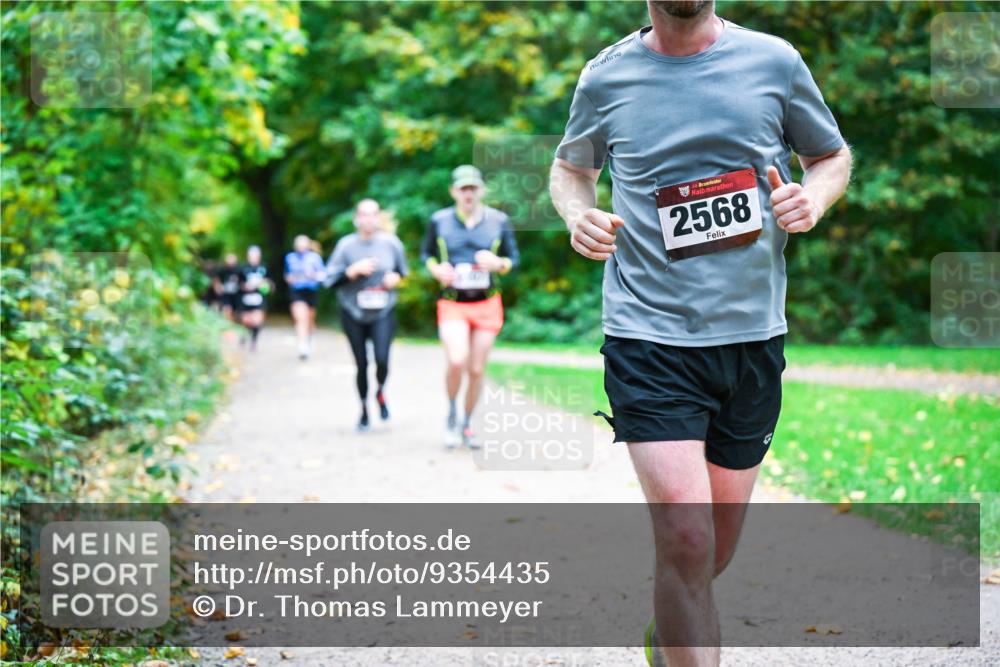 12.10.2025 - Bramfelder Halbmarathon 2025 Dr. Thomas Lammeyer http://msf.ph/oto/9354435 12.10.2025 10:50:15 Laufen 2568 meine-sportfotos.de