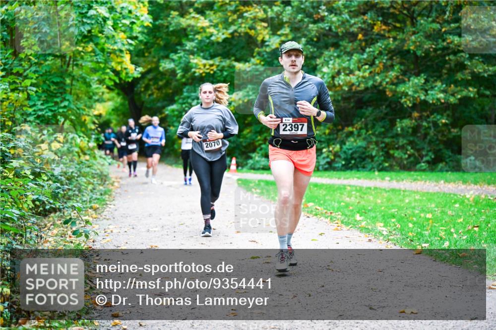 12.10.2025 - Bramfelder Halbmarathon 2025 Dr. Thomas Lammeyer http://msf.ph/oto/9354441 12.10.2025 10:50:16 Laufen 2070, 894, 2397 meine-sportfotos.de