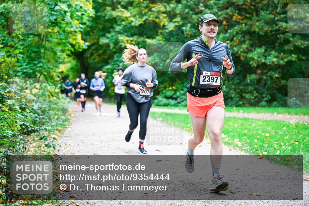 12.10.2025 - Bramfelder Halbmarathon 2025 Dr. Thomas Lammeyer http://msf.ph/oto/9354444 12.10.2025 10:50:16 Laufen 2070, 94, 2397 meine-sportfotos.de