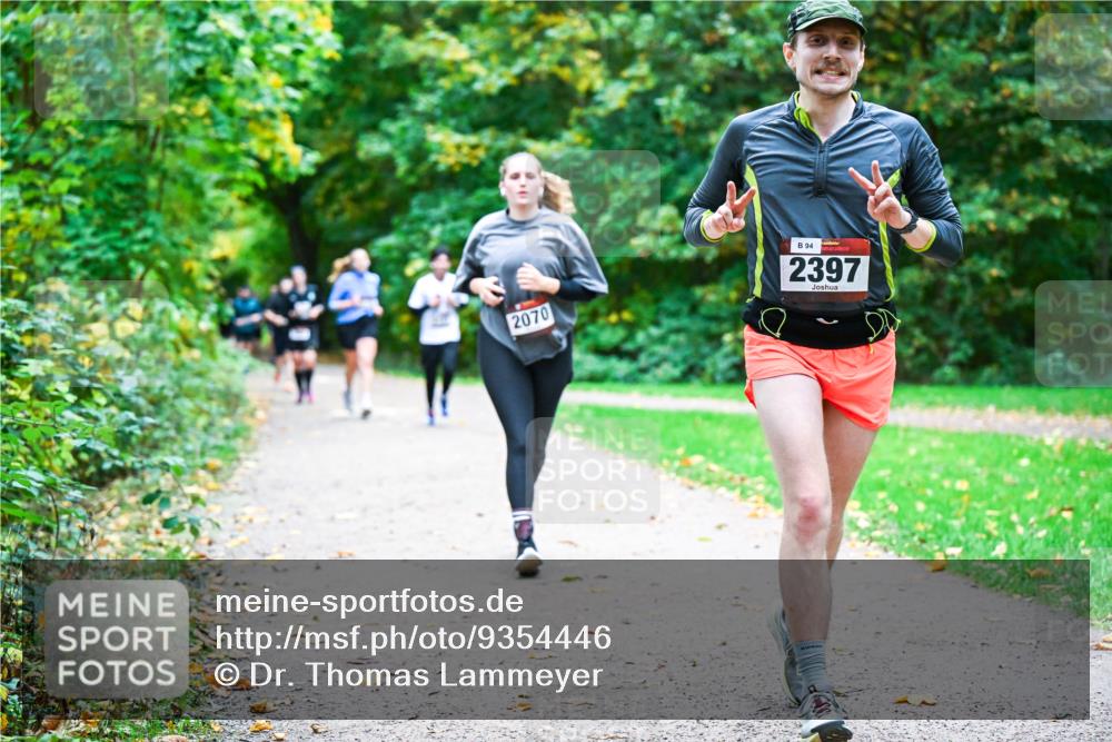 12.10.2025 - Bramfelder Halbmarathon 2025 Dr. Thomas Lammeyer http://msf.ph/oto/9354446 12.10.2025 10:50:17 Laufen 2070, 94, 2397 meine-sportfotos.de
