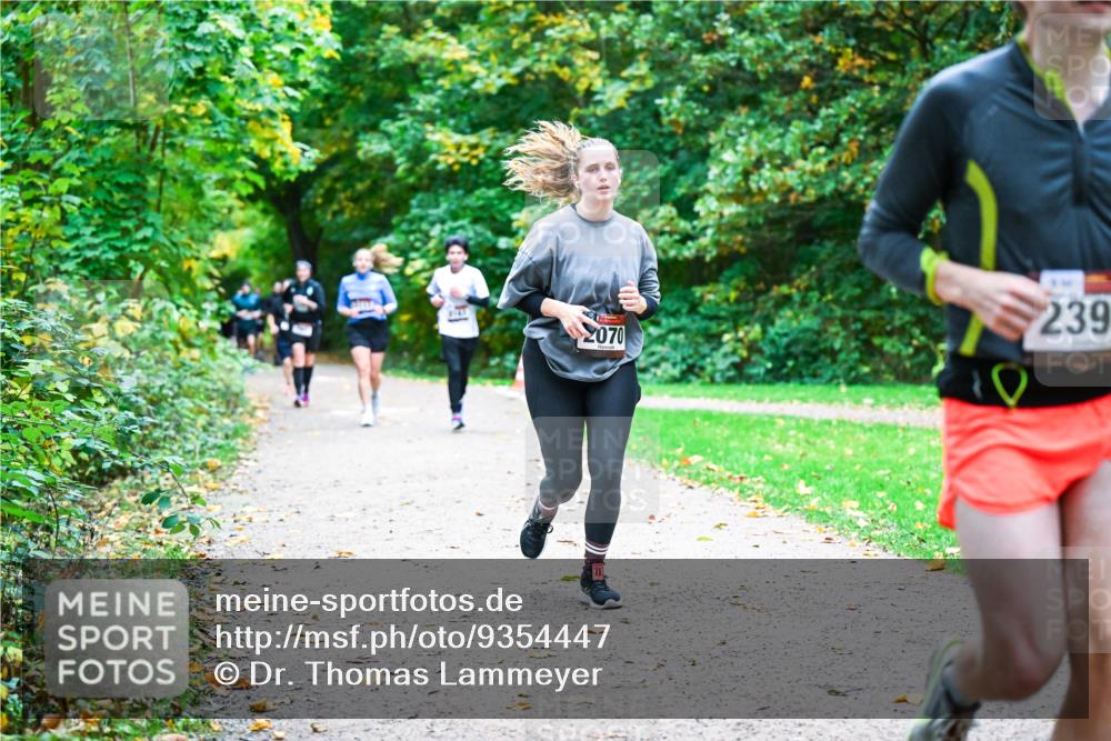 12.10.2025 - Bramfelder Halbmarathon 2025 Dr. Thomas Lammeyer http://msf.ph/oto/9354447 12.10.2025 10:50:17 Laufen 239, 2070 meine-sportfotos.de