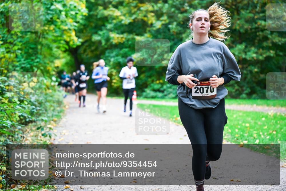 12.10.2025 - Bramfelder Halbmarathon 2025 Dr. Thomas Lammeyer http://msf.ph/oto/9354454 12.10.2025 10:50:18 Laufen 2070 meine-sportfotos.de