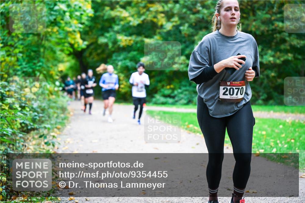 12.10.2025 - Bramfelder Halbmarathon 2025 Dr. Thomas Lammeyer http://msf.ph/oto/9354455 12.10.2025 10:50:18 Laufen 34, 2070 meine-sportfotos.de