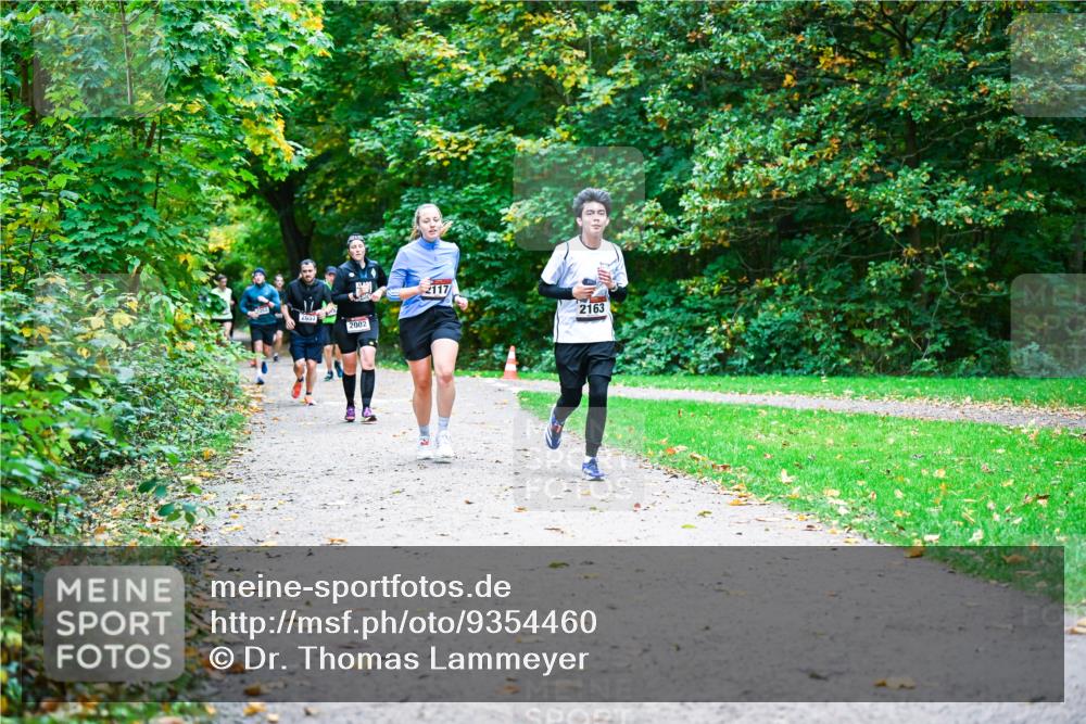 12.10.2025 - Bramfelder Halbmarathon 2025 Dr. Thomas Lammeyer http://msf.ph/oto/9354460 12.10.2025 10:50:20 Laufen 2657, 2002, 2117, 2163 meine-sportfotos.de