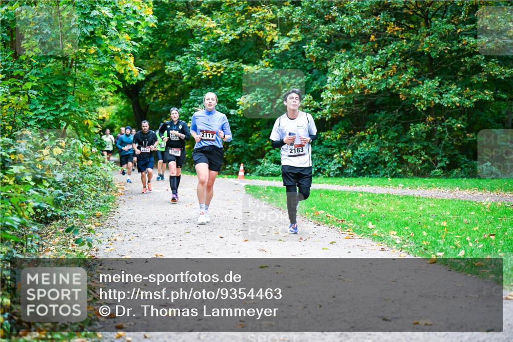 12.10.2025 - Bramfelder Halbmarathon 2025 Dr. Thomas Lammeyer http://msf.ph/oto/9354463 12.10.2025 10:50:20 Laufen 2657, 2002, 2117, 2163 meine-sportfotos.de