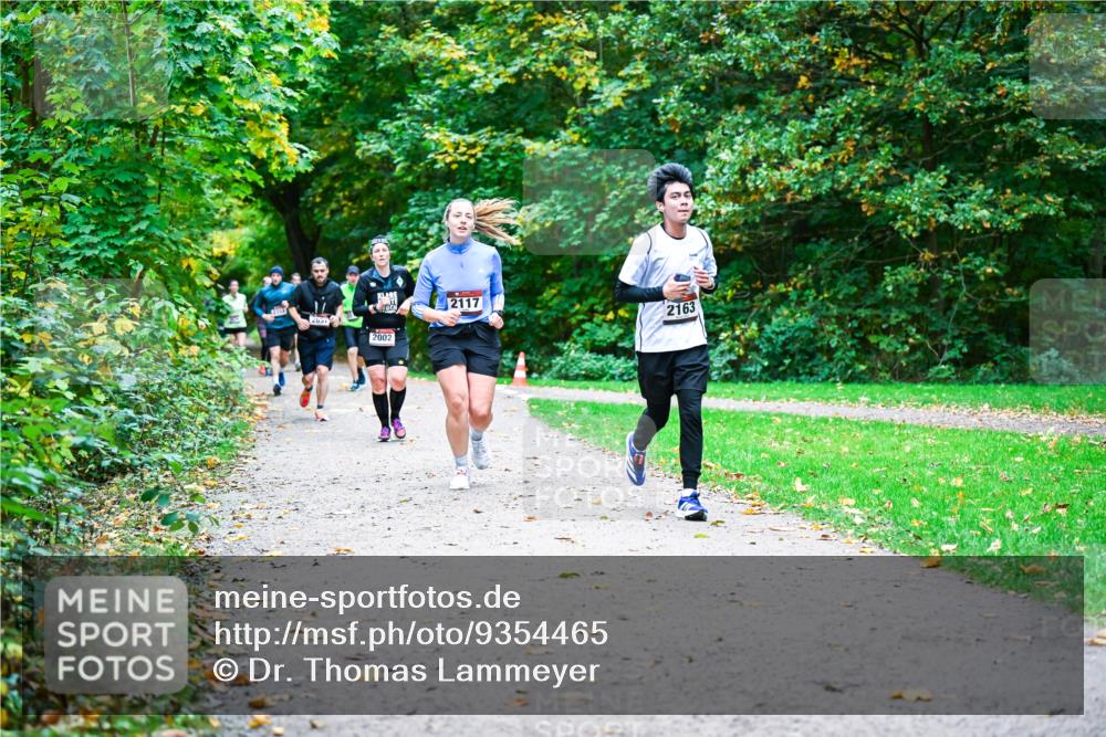 12.10.2025 - Bramfelder Halbmarathon 2025 Dr. Thomas Lammeyer http://msf.ph/oto/9354465 12.10.2025 10:50:20 Laufen 2097, 2002, 2117, 2163 meine-sportfotos.de