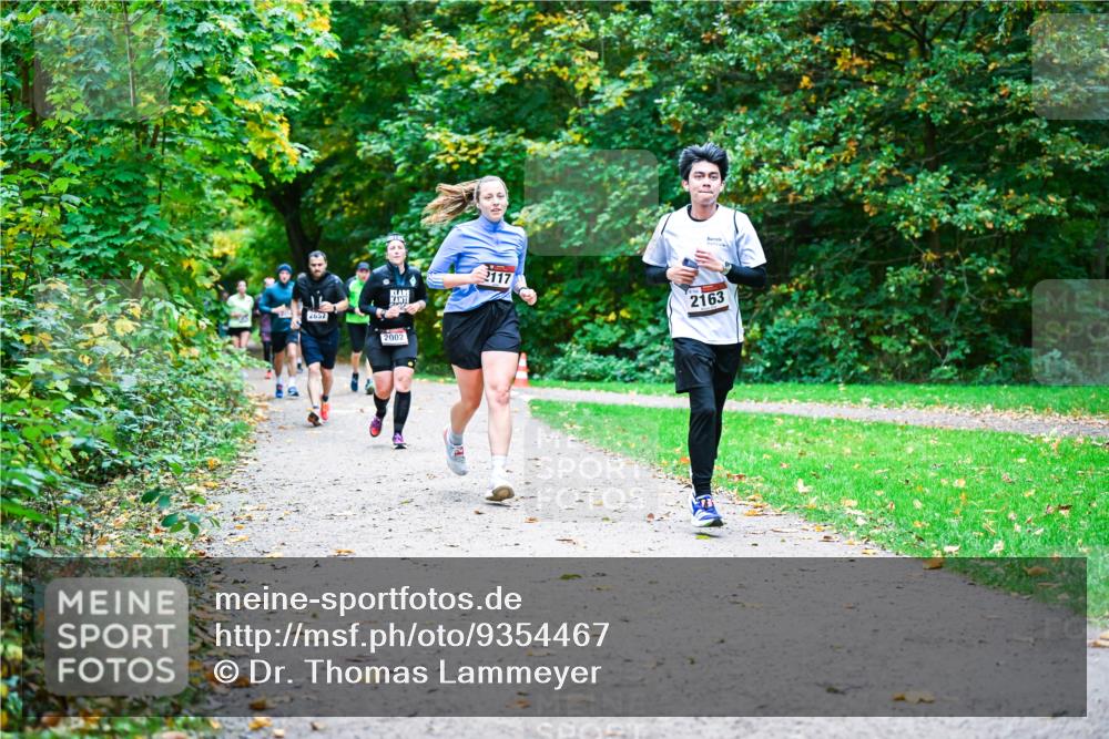 12.10.2025 - Bramfelder Halbmarathon 2025 Dr. Thomas Lammeyer http://msf.ph/oto/9354467 12.10.2025 10:50:21 Laufen 2657, 2002, 2117, 2163 meine-sportfotos.de