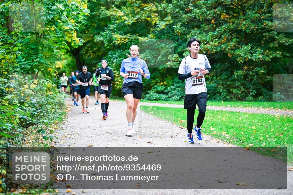 12.10.2025 - Bramfelder Halbmarathon 2025 Dr. Thomas Lammeyer http://msf.ph/oto/9354469 12.10.2025 10:50:21 Laufen 2657, 2002, 2117, 2163 meine-sportfotos.de