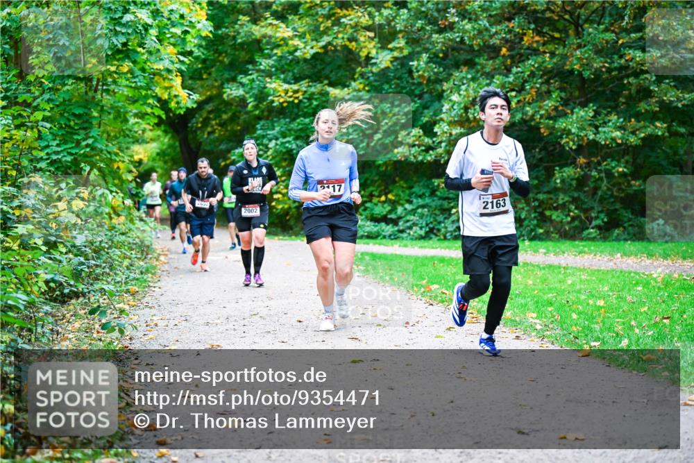 12.10.2025 - Bramfelder Halbmarathon 2025 Dr. Thomas Lammeyer http://msf.ph/oto/9354471 12.10.2025 10:50:21 Laufen 2057, 2002, 17, 2163 meine-sportfotos.de