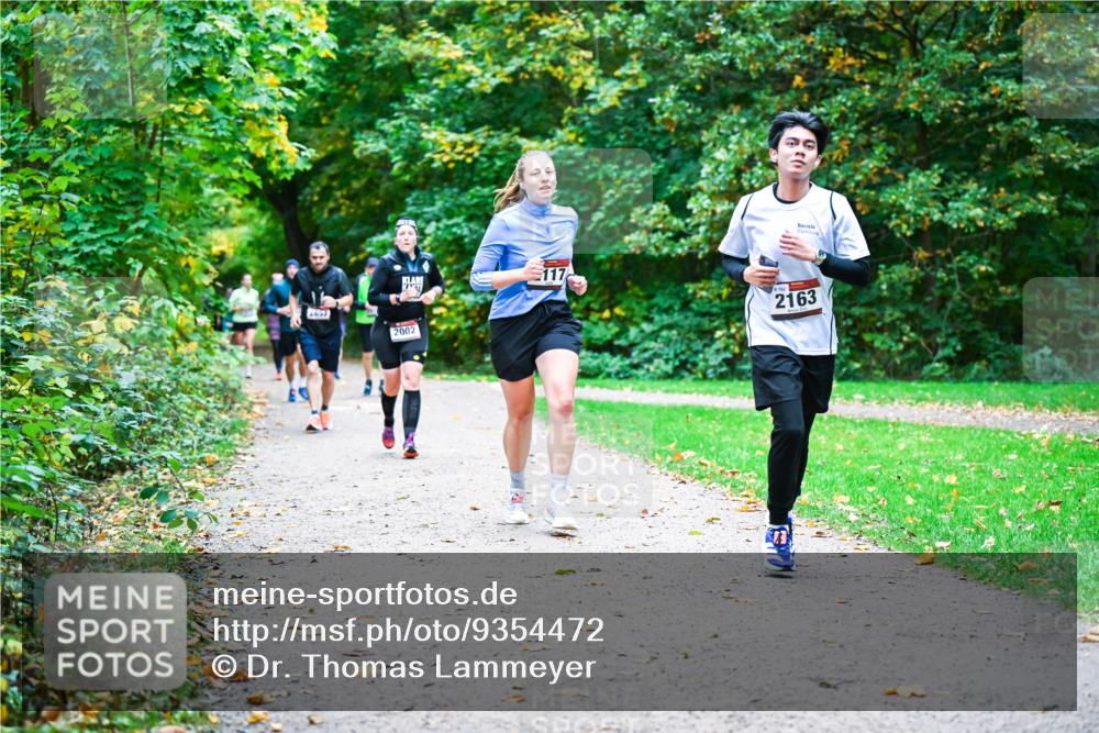12.10.2025 - Bramfelder Halbmarathon 2025 Dr. Thomas Lammeyer http://msf.ph/oto/9354472 12.10.2025 10:50:21 Laufen 2657, 2002, 117, 152, 2163 meine-sportfotos.de