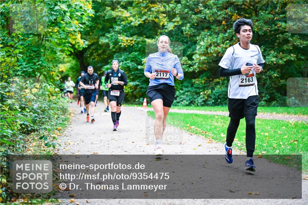 12.10.2025 - Bramfelder Halbmarathon 2025 Dr. Thomas Lammeyer http://msf.ph/oto/9354475 12.10.2025 10:50:22 Laufen 2117, 152, 2163, 2002 meine-sportfotos.de