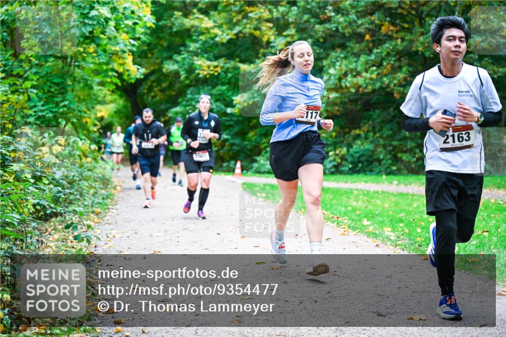12.10.2025 - Bramfelder Halbmarathon 2025 Dr. Thomas Lammeyer http://msf.ph/oto/9354477 12.10.2025 10:50:22 Laufen 2002, 117, 2163 meine-sportfotos.de