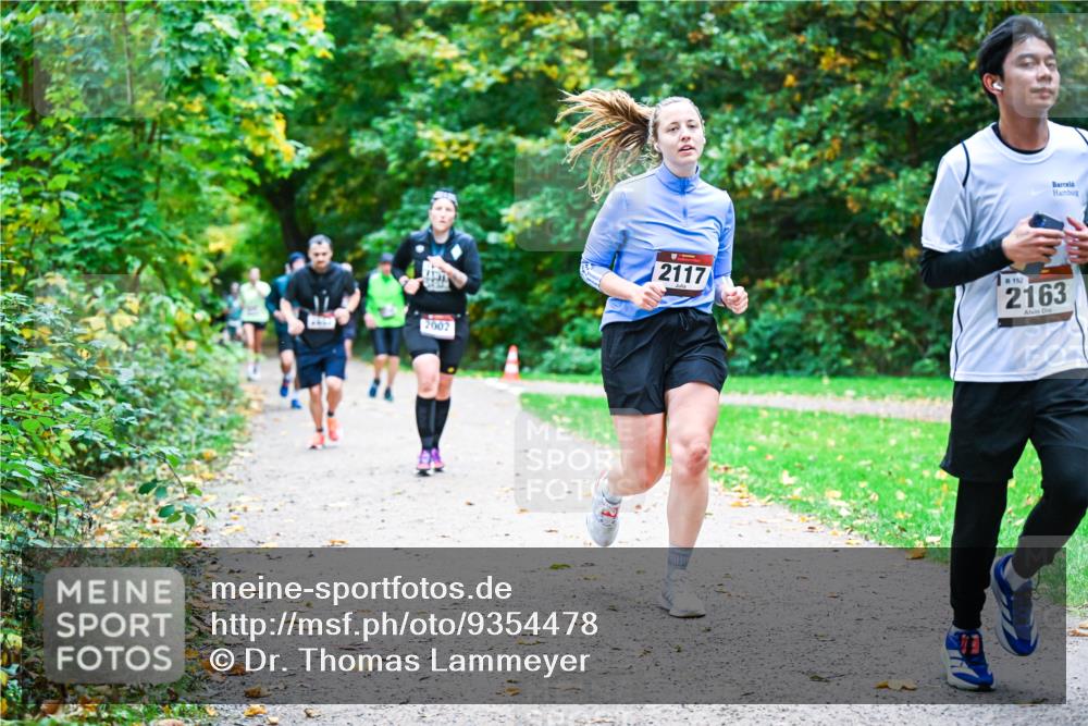 12.10.2025 - Bramfelder Halbmarathon 2025 Dr. Thomas Lammeyer http://msf.ph/oto/9354478 12.10.2025 10:50:22 Laufen 2002, 2117, 152, 2163 meine-sportfotos.de