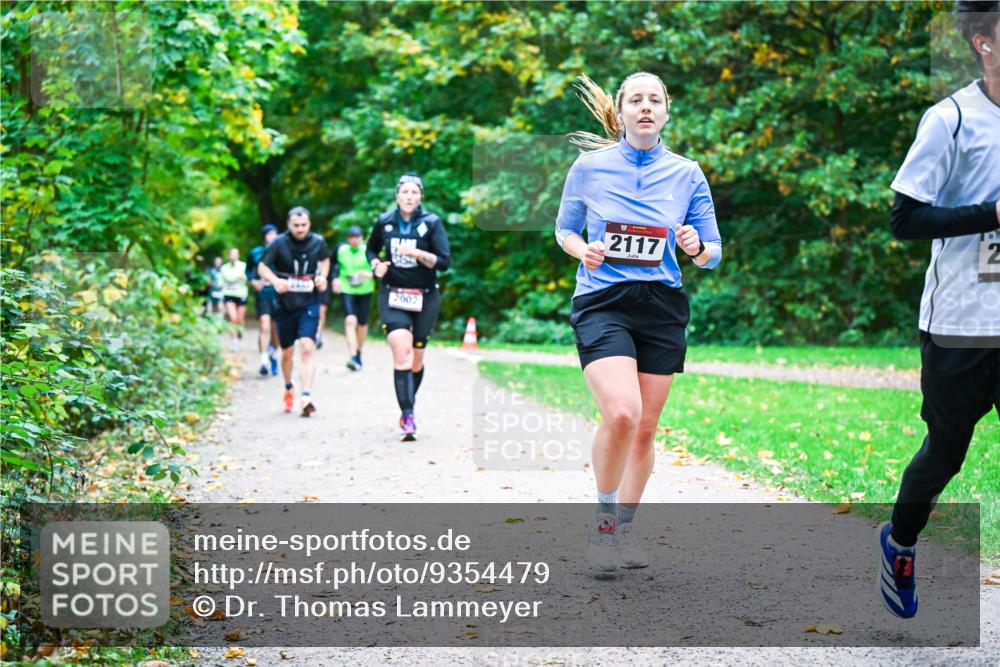12.10.2025 - Bramfelder Halbmarathon 2025 Dr. Thomas Lammeyer http://msf.ph/oto/9354479 12.10.2025 10:50:22 Laufen 2002, 2117, 2 meine-sportfotos.de
